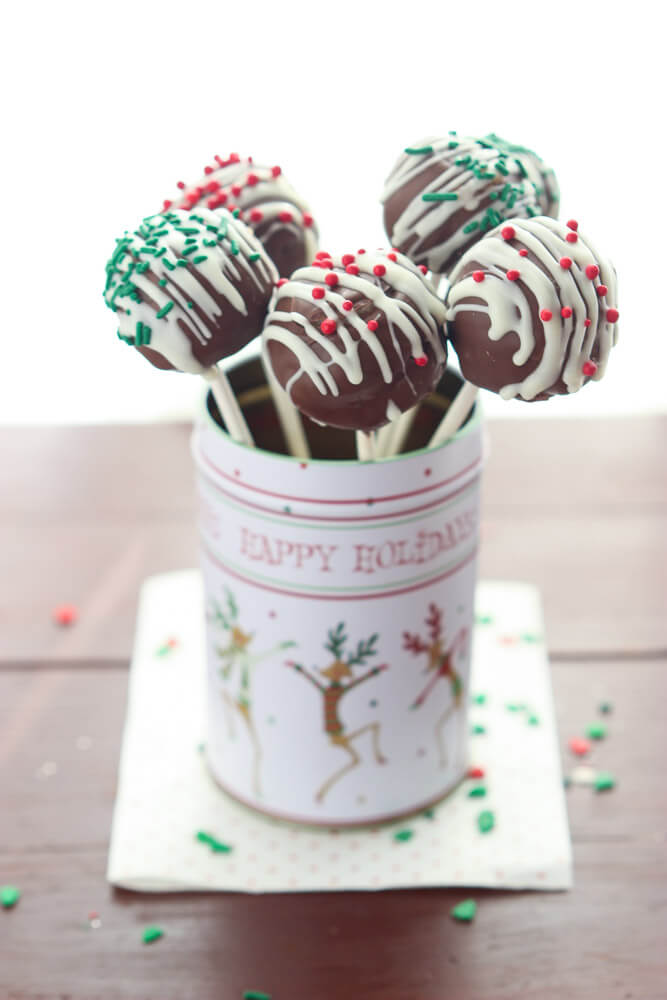 Christmas Cake Pops by Strawberries.com