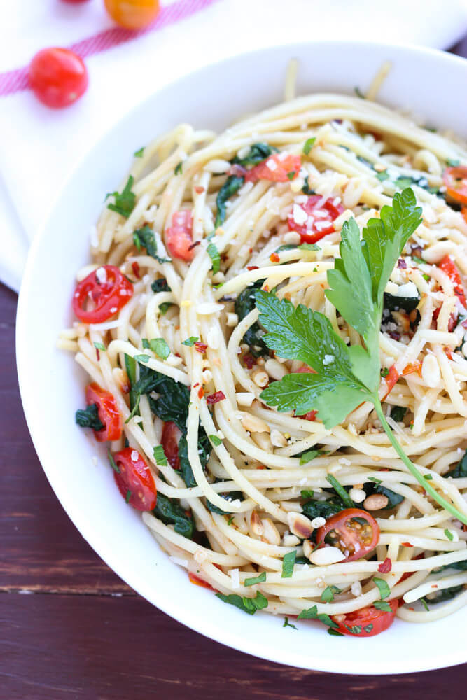 30-Minute Pasta with Spinach and Fresh Tomatoes - Little Broken