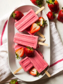 https://www.littlebroken.com/wp-content/uploads/2018/05/3-Ingredient-Stawberry-Yogurt-Popsicles-13-252x336.jpg