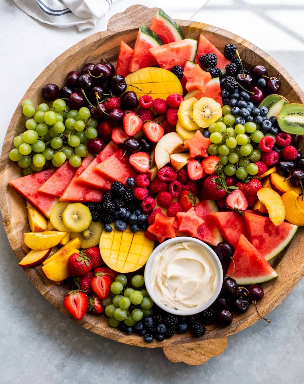 20 Mouth-Watering Fruit Platter Ideas for Your Next Brunch