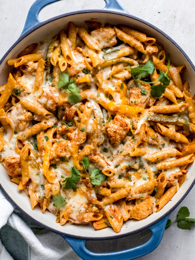 Easy Chicken Fajita Pasta Recipe - Little Broken