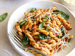 20-Minute Sun Dried Tomato and Spinach Pasta (Video + Tips